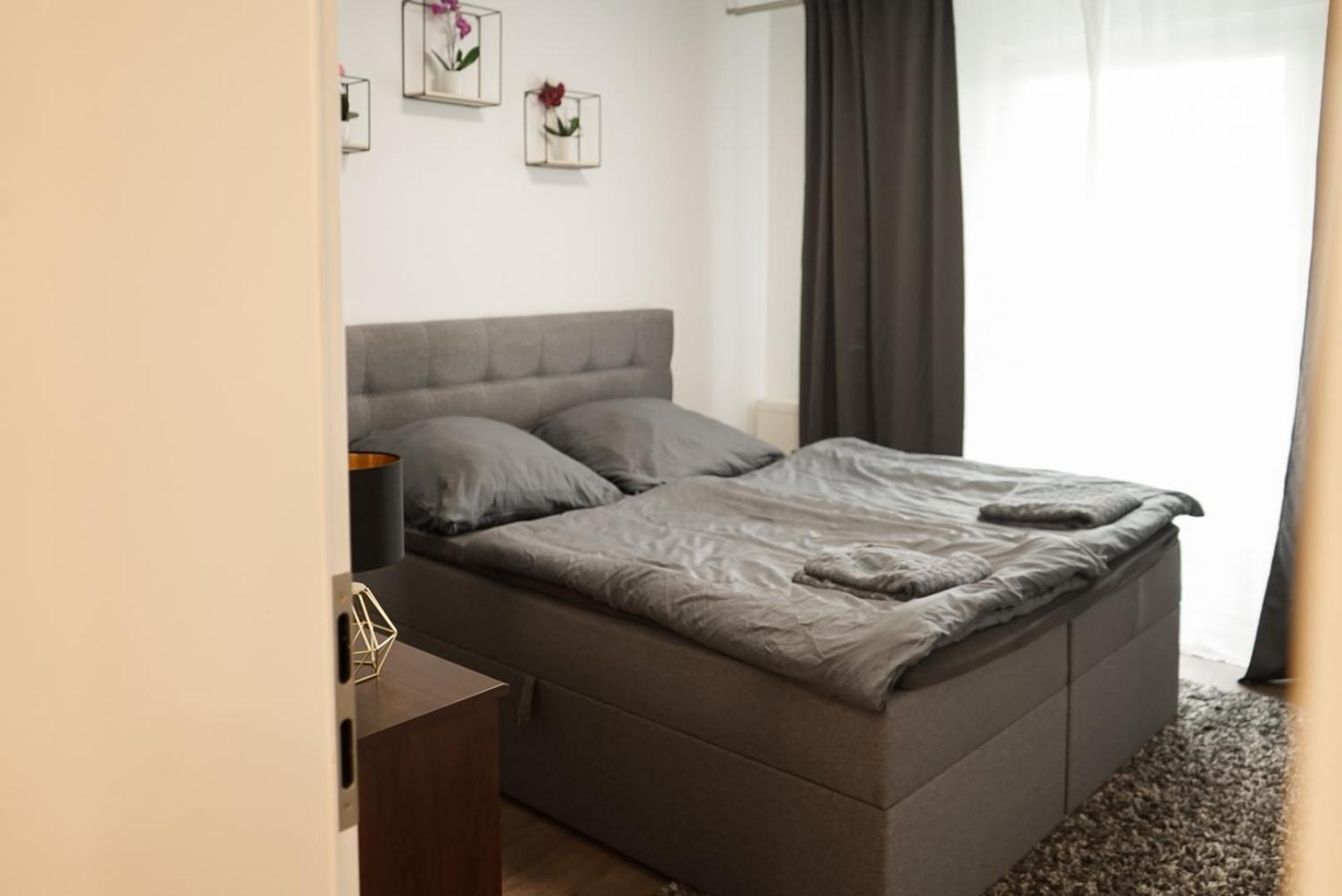 Moeblierte 3-Zimmer-Wohnung Nahe Duesseldorf In Duisburg-Sued Esterno foto