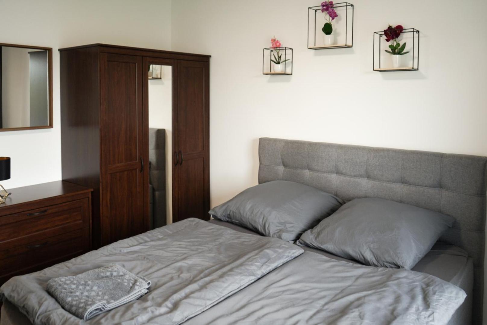 Moeblierte 3-Zimmer-Wohnung Nahe Duesseldorf In Duisburg-Sued Esterno foto